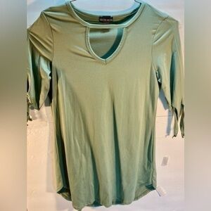 KRISTIN NICOLE GREEN TOP SIZE MEDIUM
